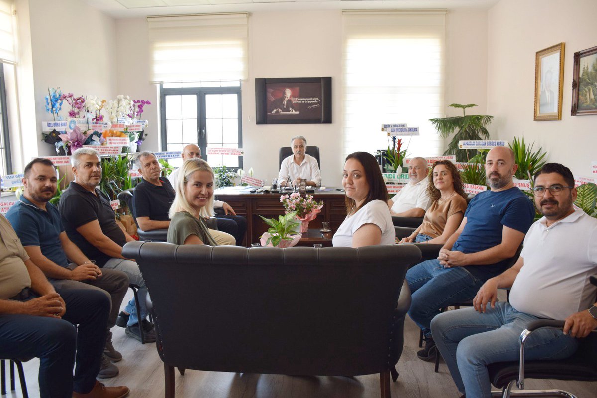 AnamurMem's tweet photo. Türk Eğitim-Sen  Anamur İlçe Temsilciliği İlçe Milli Eğitim Müdürü Sayın Hasan Doğan'a hayırlı olsun ziyaretinde bulundu. https://t.co/FQ9FyL9cxm