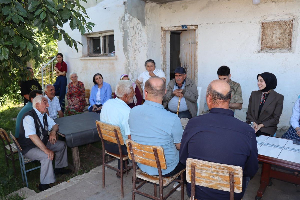 tercan_kymk's tweet photo. Kaymakamımız Sayın Neslihan KISA DUMAN, ilçemize bağlı Fındıklı, Güzbulak ve Elaldı köylerini ziyaret ederek vatandaşlarımızla bir araya geldi. Ziyaret kapsamında köylerde yürütülen çalışmalar hakkında bilgi alan Kaymakamımız, vatandaşlarımızın talep ve önerilerini dinledi. https://t.co/4vwhdlHozm