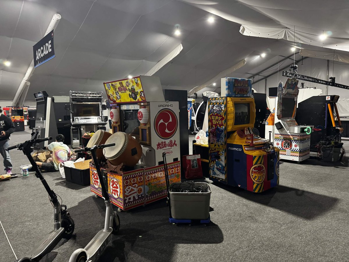 na_gamesaru's tweet photo. Unload for @AnimeExpo completed last night, will be getting set up for a wild weekend; it’s been a long time coming, but we’re finally back here! See you this weekend! https://t.co/vrPmkNXpfm