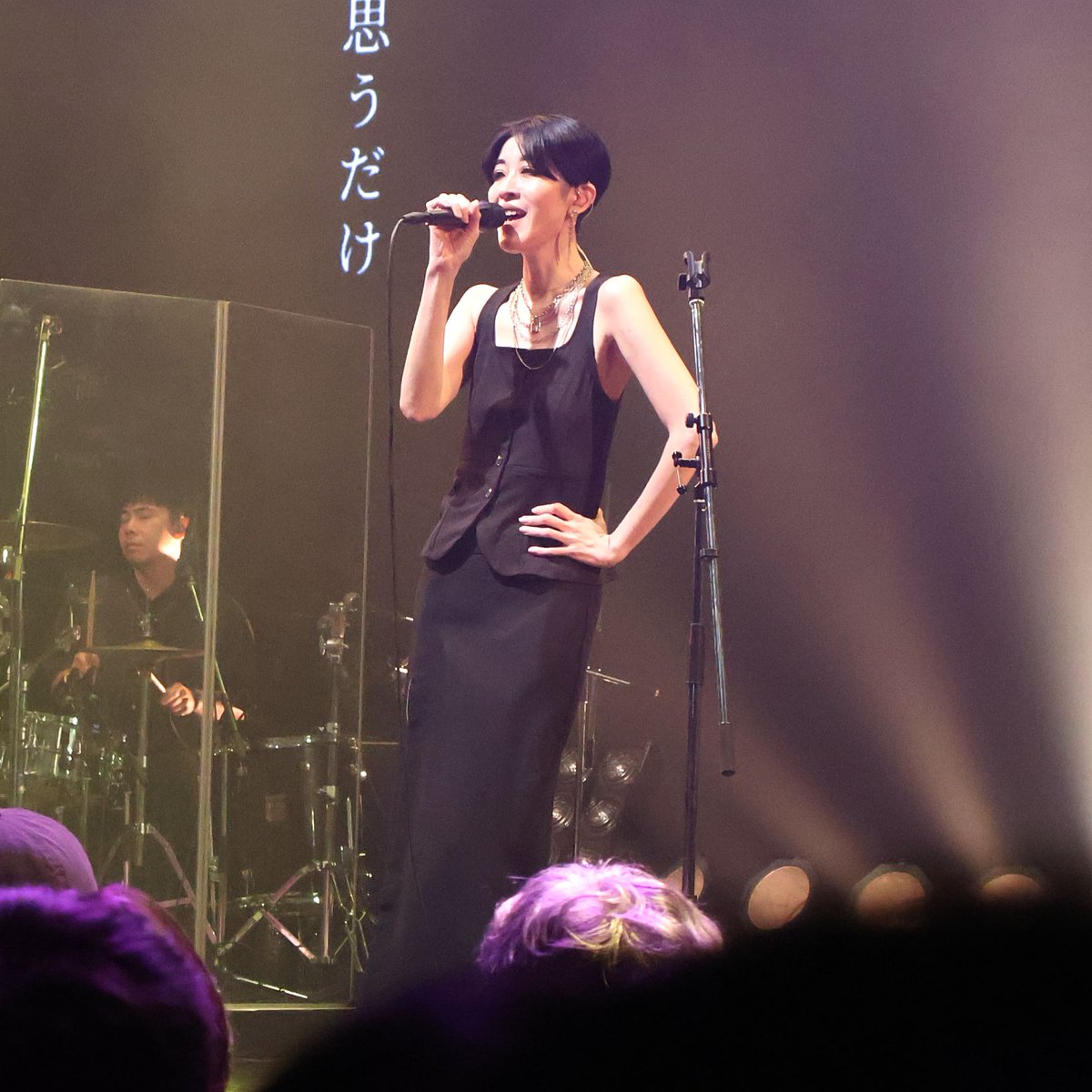 okiraku_tw's tweet photo. 渋谷O-EASTで陳珊妮 Sandee Chanのライブ。明確な意思とスタイルを備えたアーティストによる、最高度にかっこいいパフォーマンス！ 半端ではないインパクト、ノックアウトされました。特に〈成為一個厲害的普通人〉が胸に響きました。（B） https://t.co/5ShpCv7q1z