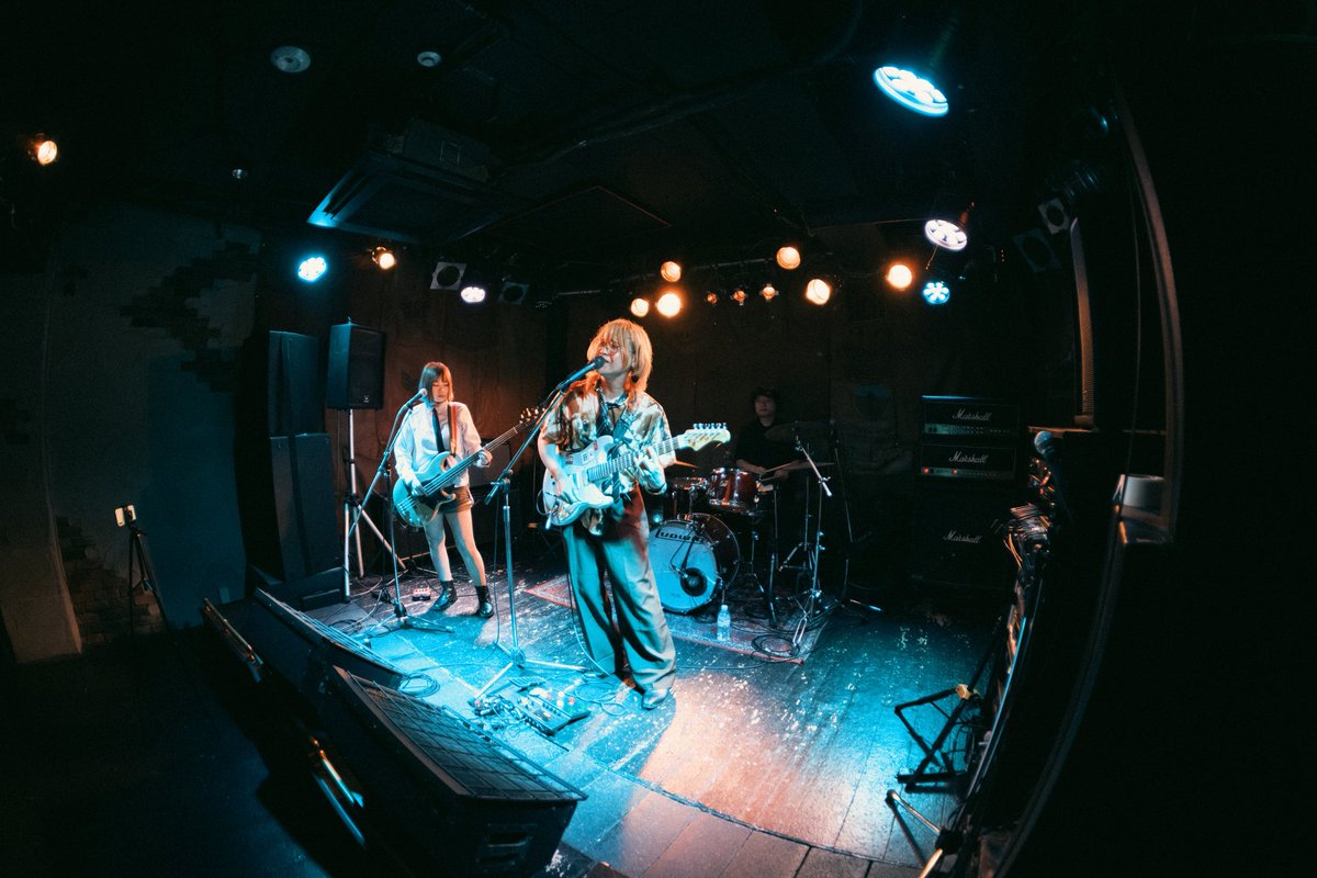 easymath_band's tweet photo. 大久保HOT SHOT
2026.6.25

「野襲」

みんなヒーローだった。

Next→下北近道「nexus」 07.24.(金)

Photo by @kouta_tanii_ 
#インディーズ
#やさしい数学
#邦ロックバンド https://t.co/3hN8lpmh7Z