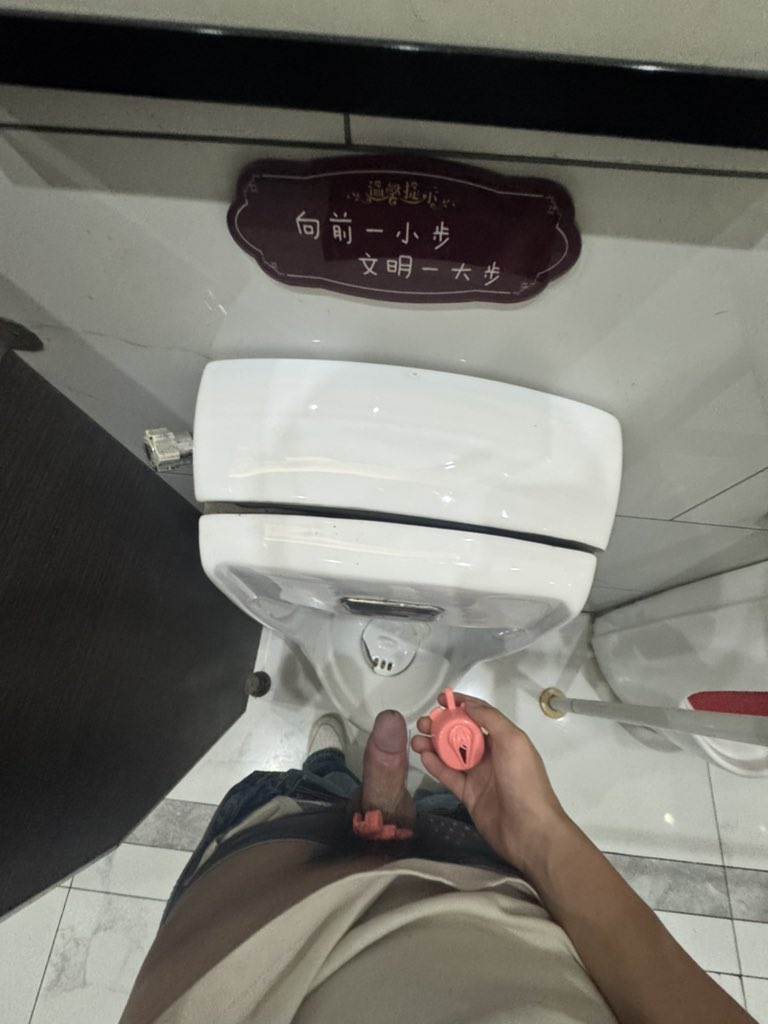 Saiphvv8n's tweet photo. 骚狗男娘厕所露出
有没有野爹来骂母狗  想看野爹屌照发情雌堕
招西安同好！ https://t.co/aGzJiB3o2r