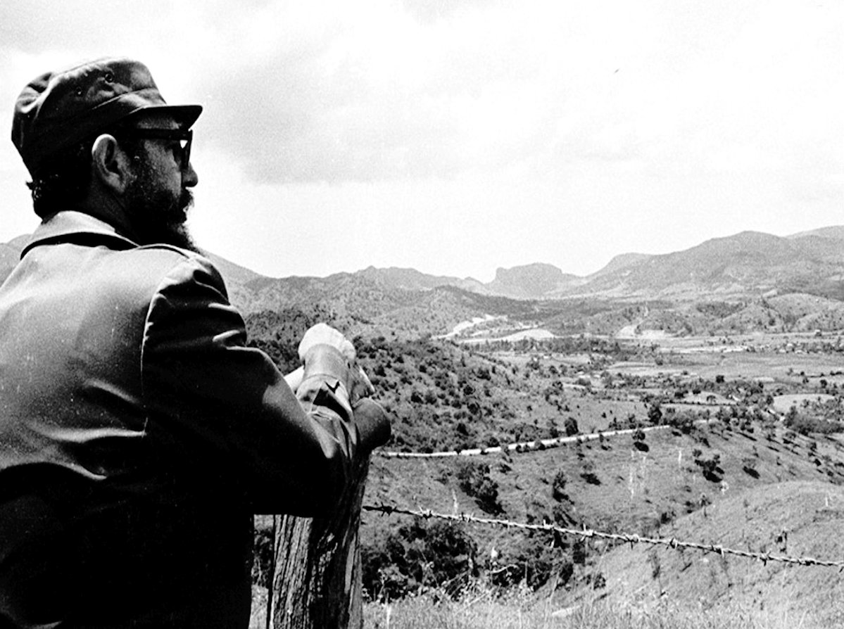 AlisAzahares's tweet photo. En la tarde noche del primero de Julio de 1977, hace 49 años, el Comandante en Jefe Fidel Castro Ruz, visitó, por primera vez en #Guantánamo, la zona del Valle de Caujerí, y soñó convertir a ese hermoso paraje en un jardín productivo.
#100AñosConFidel https://t.co/ncv5tM0VgU