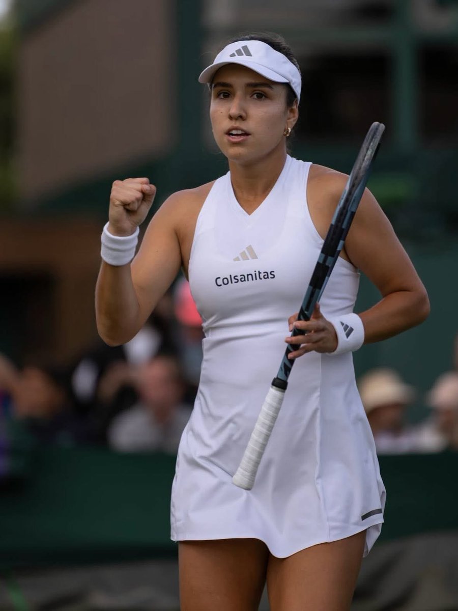 carlosortegagol's tweet photo. La cucuteña María Camila Osorio, número 68 del ranking WTA, ganó en su primer partido en Wimbledon, tercer Grand Slam, y pasó a segunda ronda, ganándole a la suiza Simona Waltert por 6-2 y 6-1.

Hoy enfrentará a la checa Linda Noskova, número 12 del mundo. https://t.co/PhD3bxIhzI