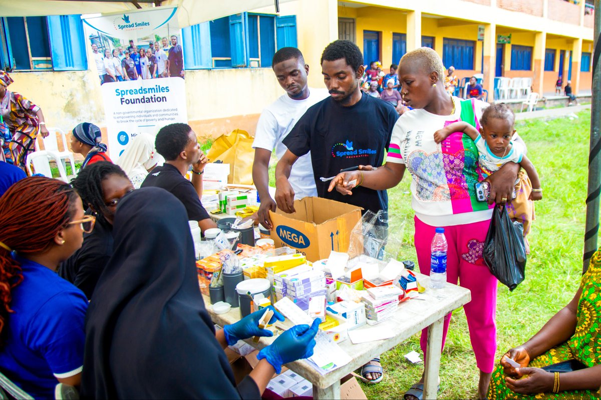 spreadsmilesfdn's tweet photo. Every smile, every helping hand, and every life touched reminds us why we keep showing up.

As we reflect on moments from our recent outreach, we’re grateful for everyone who continues to support this mission. Together, we’re making a difference—one smile at a time. https://t.co/rbLgJxIxND