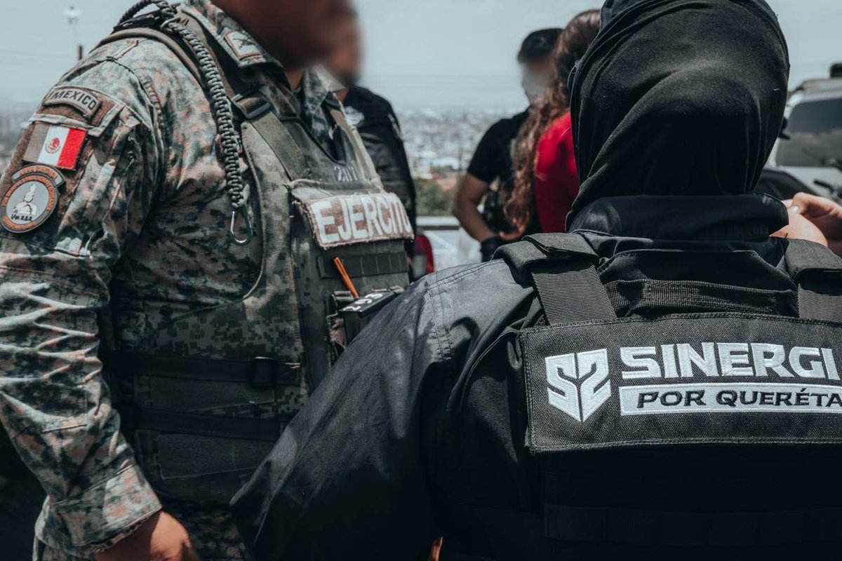 CripticaNotiQro's tweet photo. #AhNoMá ‼️😲🚔👮🏻‍♂️ Seis detenidos y presuntas drogas, dinero y básculas aseguradas tras #cateos de #Sinergia en tres colonias de #Querétaro

https://t.co/Htr8Tau2nd https://t.co/MQ2xHr0UeF