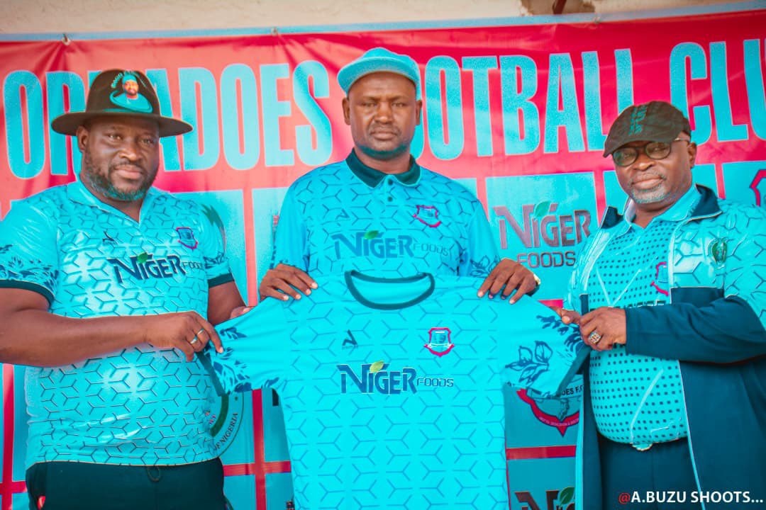 Mike_ThePundit's tweet photo. 🚨OFFICIAL: Kabiru Suleiman Dogo is the new head coach of Niger Tornadoes
“E dun set” and confirmed ✅
He leaves El Kanemi Warriors who are still to play the Fed Cup final against Ikorodu City.
#NPFLTransferWithMike https://t.co/orz7AcpkXM
