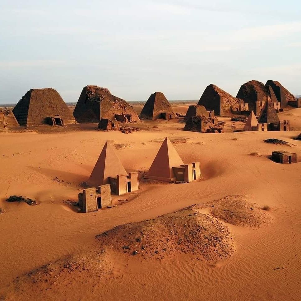 aseelswaid9's tweet photo. Pyramids of Sudan https://t.co/haKMiH5h4I