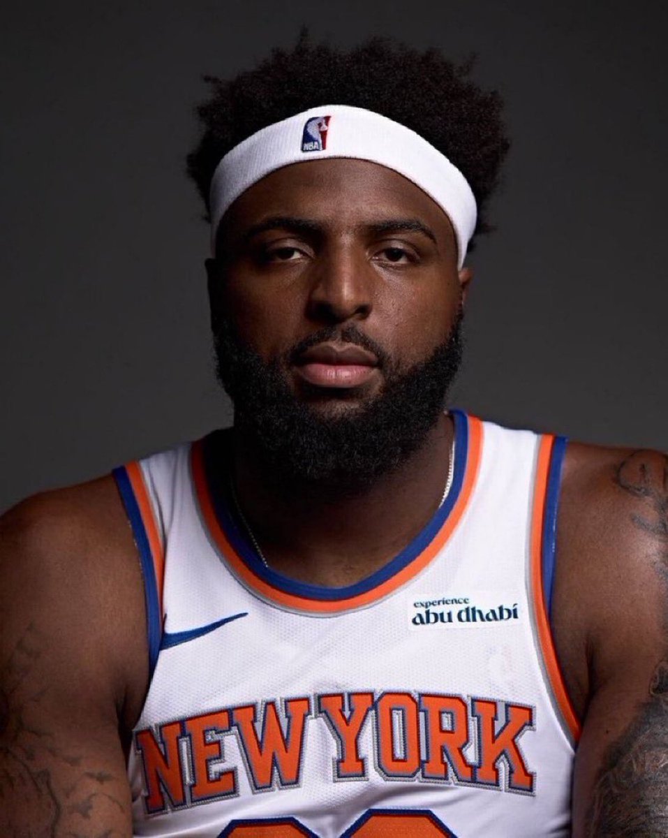TrashTalk_fr's tweet photo. Ça fait quelque chose de voir Mitchell Robinson quitter les Knicks !

Drafté en 2018 et est devenu l'un des rares rookies de New York a recevoir une 1e prolongation. Il a grandi avec cette équipe.

Comme un symbole, sa dernière action sous ce maillot est le rebond du titre ! 🥹 https://t.co/vv9oMOAcAW