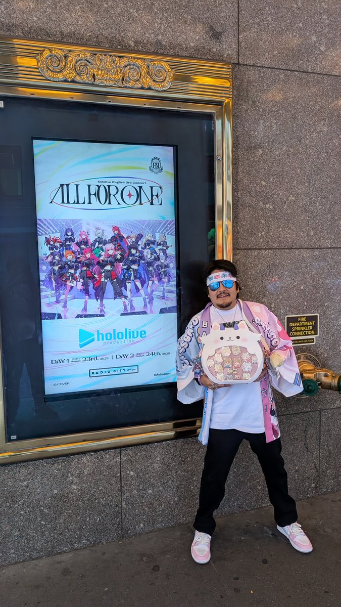 KarmasFox's tweet photo. @hololive_En From last years EN concert! Can't wait to go to another HoloEN concert!!! BAU BAU 🩵🩷🐾 https://t.co/PrXAHXACWI