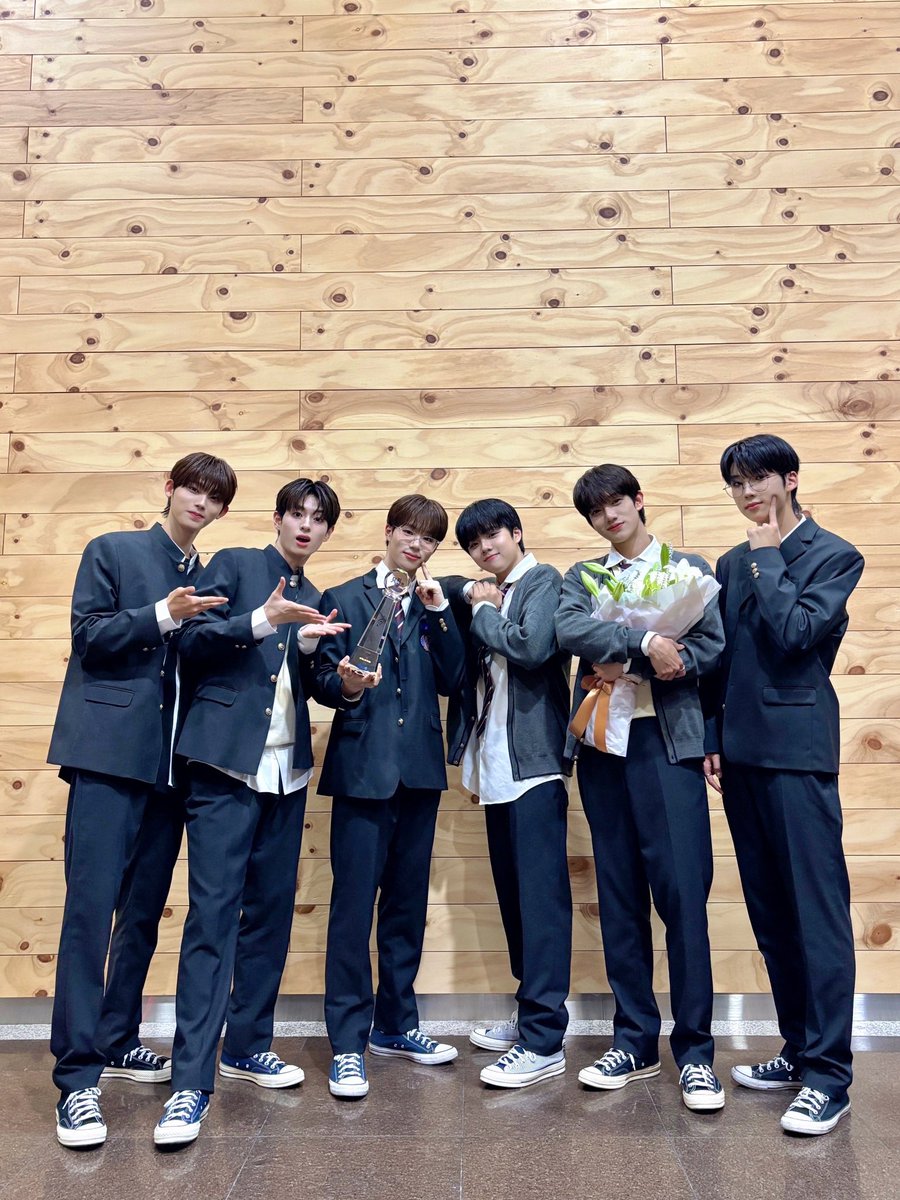 lemenisoo's tweet photo. Jujur kepengen banget adik2 kicikku ini angkat trophy lagi di music show. Kami fandom kicik, bersyukur banget pernah first win di Music Bank tahun 2024 🥹 https://t.co/17VvNKD8OB