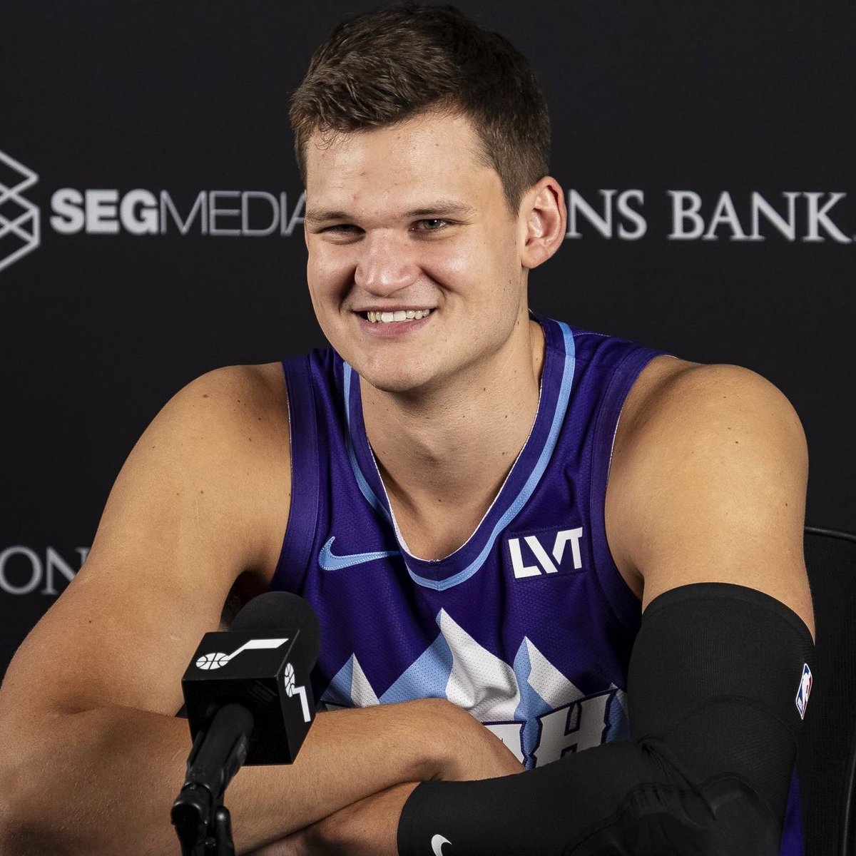 PolymarketHoops's tweet photo. The Lakers won’t have a tradeable first-round draft pick for the next SEVEN (!!) years after this sign-and-trade for Walker Kessler.

Insanity. 🤯🤯🤯 https://t.co/cOfvoQB6tN