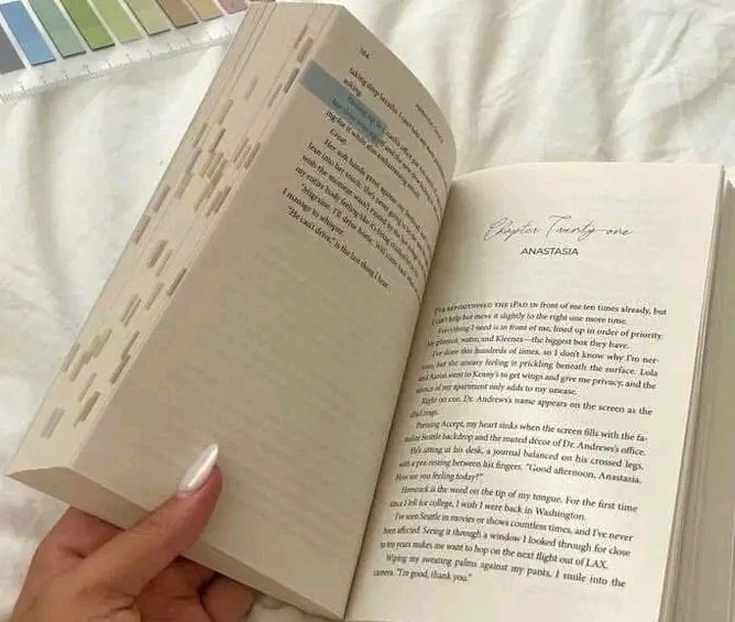 AlejaReads's tweet photo. Reading won't fix everything, but it will make me happier.>>> https://t.co/EW8I4dVNH3