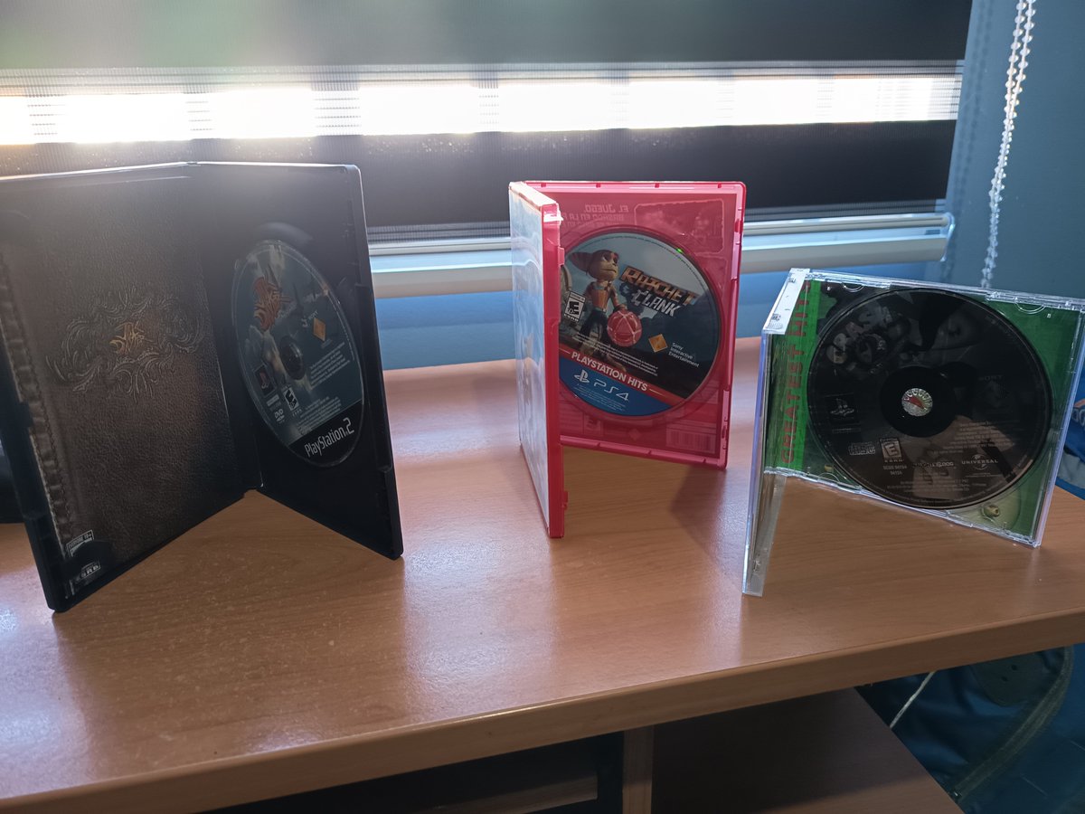 SlimperSuprime's tweet photo. Esto es para Asustar a Sony o Playstation.

RT para Asustarlos XD.

La PS1, PS4 y PS4 son consolas de Playstation o Sony que he Consumido. https://t.co/PmdTwSizQQ