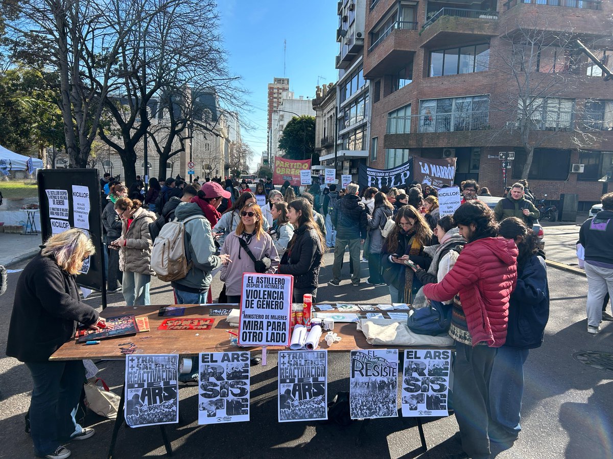 scollivig's tweet photo. Kicillof: en el Astillero despiden a víctimas de violencia de género. Y el ministerio de mujeres? @EstelaEDiaz dónde estás? https://t.co/yjaMHNbUoJ