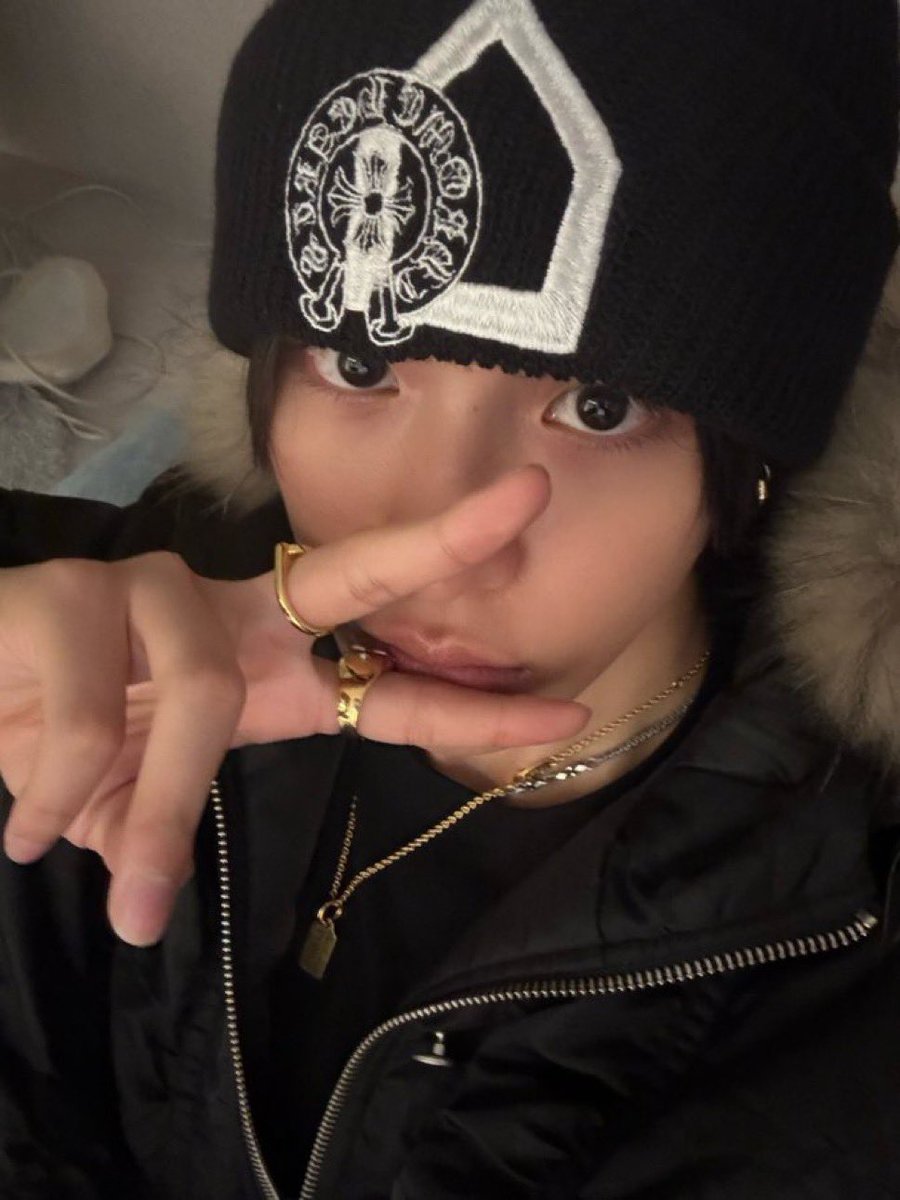 xeunghannn's tweet photo. riku please reheat your own nachos https://t.co/H3jPh3k13m