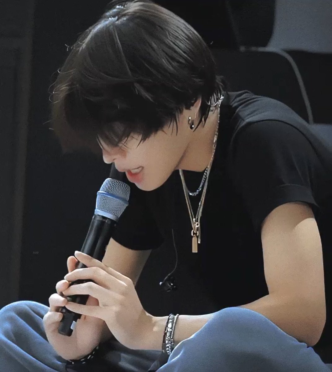 xeunghannn's tweet photo. riku please reheat your own nachos https://t.co/H3jPh3k13m