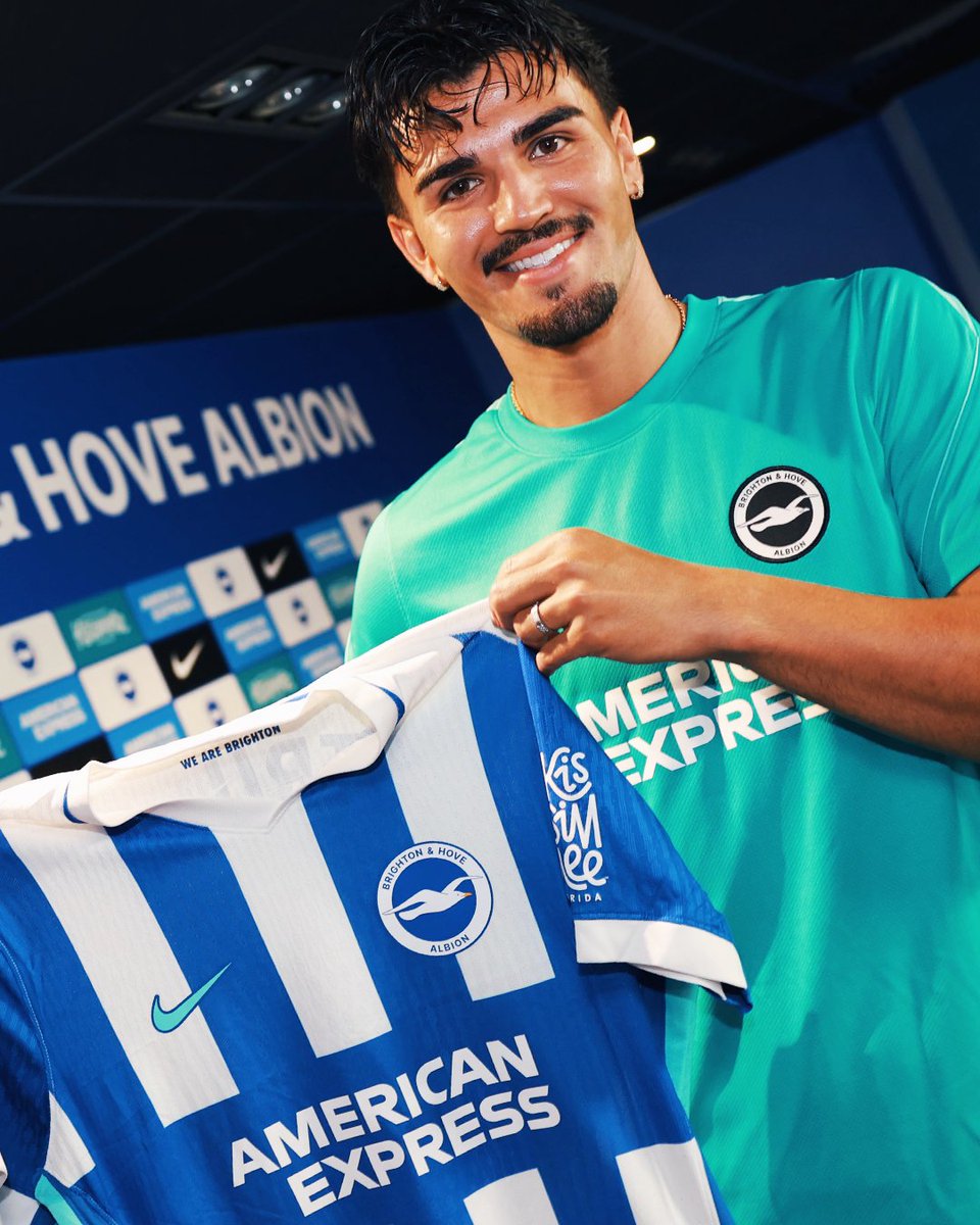 Tuttocalcionew2's tweet photo. ✅ UFFICIALE ✅
Pascal #Struijk è un nuovo giocatore del #Brighton
Arriva per 23M£ dal #Leeds 🤝
Contratto fino al 30 giugno 2031 ✍️
#Calciomercato
#Transfers
#PremierLeague https://t.co/r5VjvtRtbx