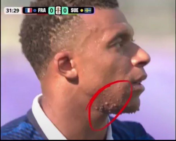 RamirezAdolfo10's tweet photo. « Tu ne te permets juste rien du tout. Tu vas d'abord me soigner cette mauvaise peau et ensuite tu te permets, ok ? ». #Mbappé #cestarrivepresdechezvoud https://t.co/NtqxxgQs4f