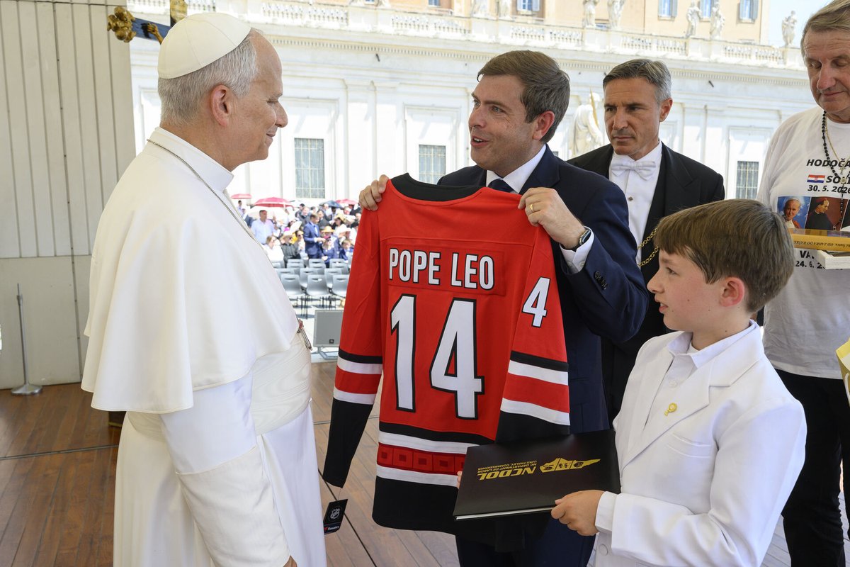 LukeFarleyNC's tweet photo. When in Rome? Meet the Pope and present him with a custom @Canes jersey, of course.🧵 https://t.co/GgsjRtillr