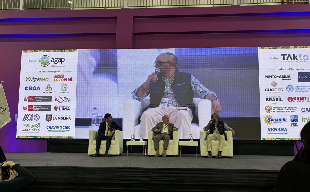 Corresponsables's tweet photo. @Agromillora_ @AGAP_PERU 🗣️ “La asociatividad es fundamental para el crecimiento de los pequeños #agricultores, el Estado debe apoyar estas iniciativas para que puedan ser replicables”, menciona Jorge Luis Albújar de @Agromillora_
#agrofest @AGAP_PERU https://t.co/tpWKXmPLKO