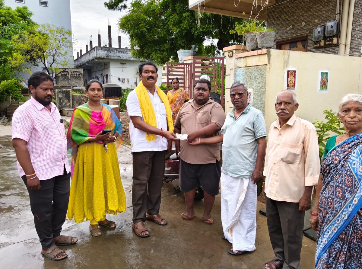 NandamAbaddaiah's tweet photo. మంగళగిరి నియోజకవర్గంలోని 17వ వార్డులో ఎన్టీఆర్ భరోసా సామాజిక పింఛన్ల పంపిణీ కార్యక్రమంలో నేను పాల్గొని  లబ్ధిదారులకు పింఛన్లు అందించటం జరిగింది.
#pensionpandugainap 
#ntrbharosapension 
#IdhiManchiPrabhutvam 
#ChandrababuNaidu 
#AndhraPradesh https://t.co/H1ISGIApKs