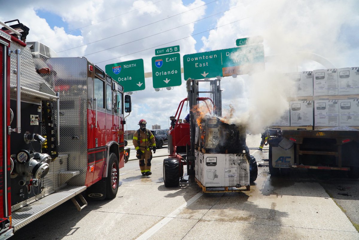 TampaFireRescue's tweet photo. TFR crews are on the scene of a vehicle fire located on I-275 NB past the Howard/ Armenia Ave. entrance ramp. Expect some delays as 2 lanes are closed as crews operate. #TampaBayTraffic #MoveOver https://t.co/yFC5h9fJYW