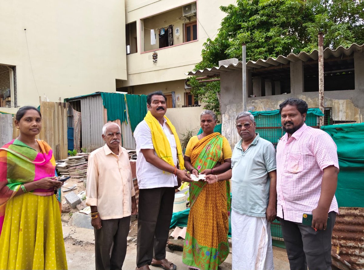 NandamAbaddaiah's tweet photo. మంగళగిరి నియోజకవర్గంలోని 17వ వార్డులో ఎన్టీఆర్ భరోసా సామాజిక పింఛన్ల పంపిణీ కార్యక్రమంలో నేను పాల్గొని  లబ్ధిదారులకు పింఛన్లు అందించటం జరిగింది.
#pensionpandugainap 
#ntrbharosapension 
#IdhiManchiPrabhutvam 
#ChandrababuNaidu 
#AndhraPradesh https://t.co/H1ISGIApKs