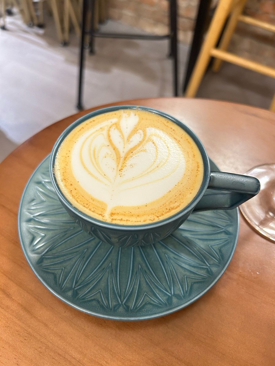 allenyang66's tweet photo. Just kicked back with my favorite iced latte and a silly cat video—this is exactly the slow afternoon I needed ， https://t.co/TuT6zME2ZO