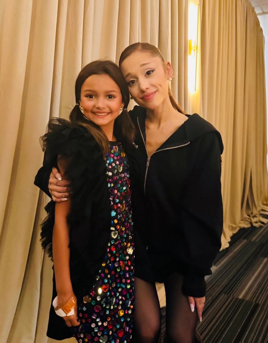 ArianaToday's tweet photo. ariana grande and scarlett spears (young glinda) at the eternal sunshine tour last night #estsunrise https://t.co/9pcFbSAaRf