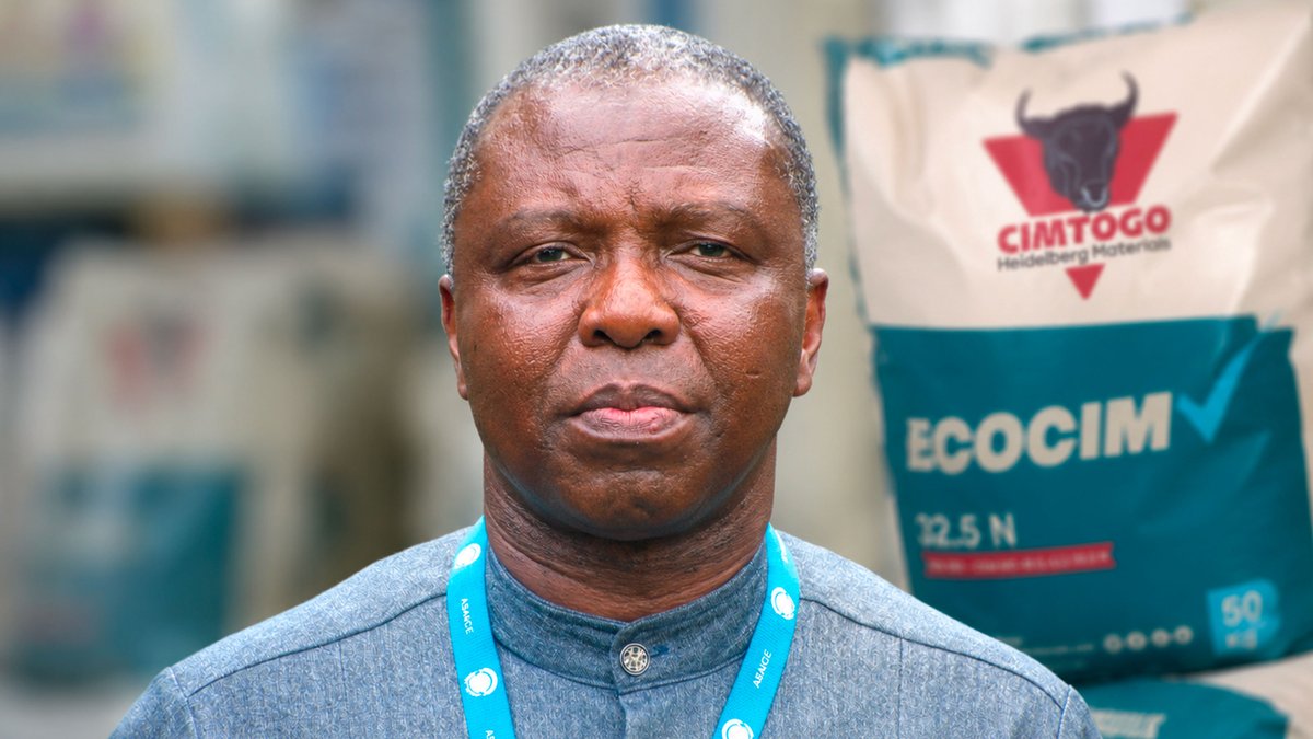 republicoftogo's tweet photo. #Cimtogo, filiale togolaise du géant mondial allemand 
#HeidelbergMaterials, a lancé« #Ecocim », un #ciment #écoresponsable qui remplace le ciment Super Rapide tout en affichant une empreinte carbone réduite #Togo
 https://t.co/Ysq2yh0NM2 https://t.co/dcdRNz3qqb