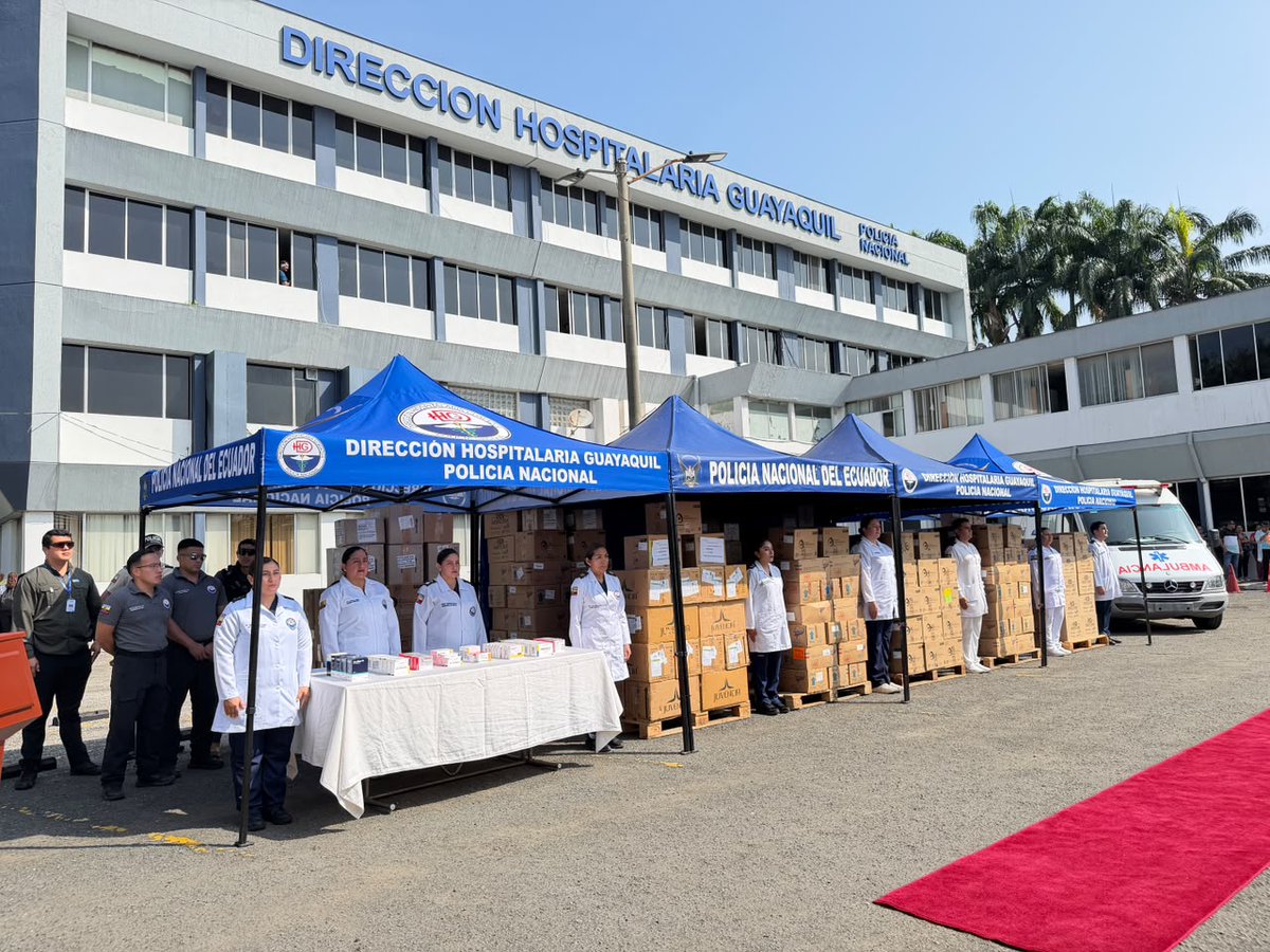 PoliciaEcuador's tweet photo. 📹#ENVIVO ||
En #GYE, se realiza la ceremonia de entrega de insumos médicos por parte del @MinInteriorEc a la @PoliciaEcuador para los hospitales y centros de salud con el objetivo de mejorar la atención a todos sus usuarios.
Un importante hito del #HorizonteEstratégico para el desarrollo del bienestar policial.
🌐https://t.co/1OCzYQvVyu
#ServirYProtegerConFirmeza