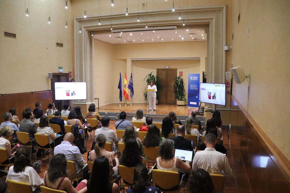 SEstadoMigr's tweet photo. @IOMspain @PiliCancela 🔷María Jesús Herrera, jefa de la Misión @OIMspain, ha subrayado la importancia de escuchar y valorar la experiencia de la juventud en el exterior

Una juventud que es "diversa, móvil y transnacional y que quiere seguir construyendo el futuro de España aunque esté viviendo fuera" https://t.co/JNc8cg8NK3