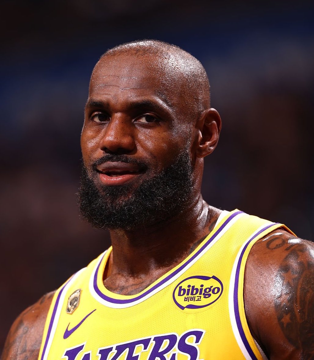 TheDunkCentral's tweet photo. LeBron James is in talks to document the entire upcoming season through a documentary or episodic series, per @KevinOConnor https://t.co/uDKV7Vvv0K