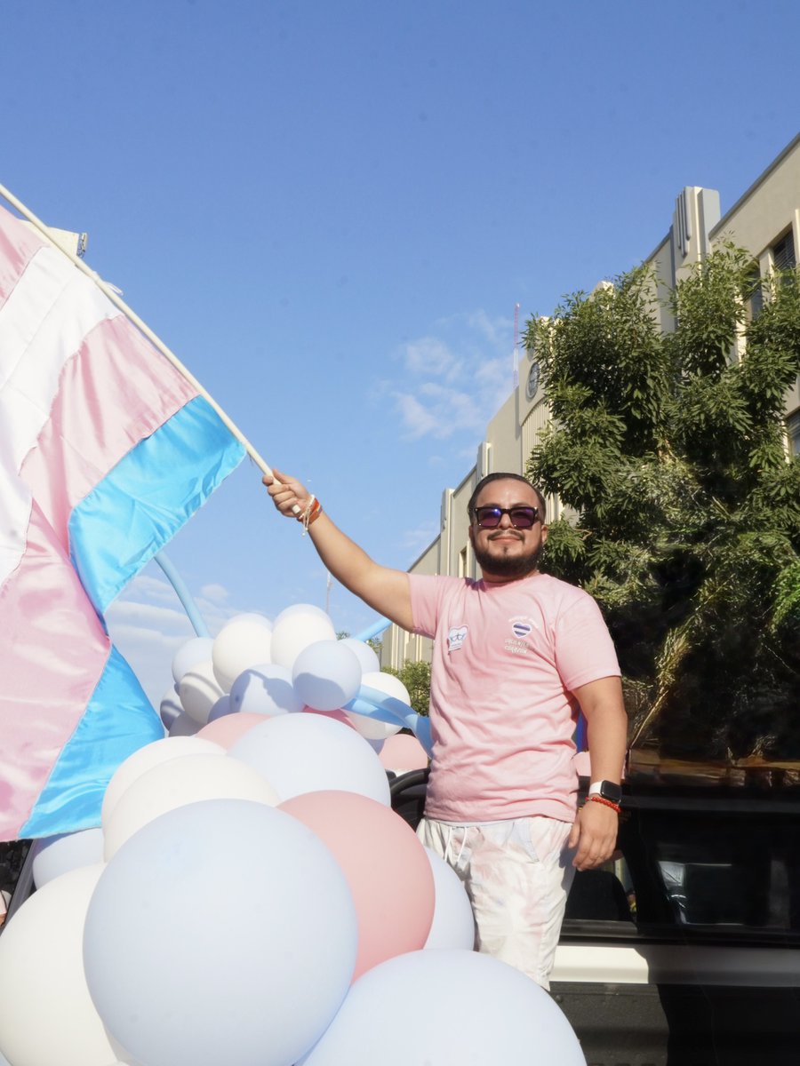 valientesec's tweet photo. Ser visible, flamear la bandera trans y gritar con orgullo, somos #valientes🩵🩷🤍 solo reafirma el compromiso de seguir de pie, luchando por las que ya no están, los que estamos y vendrán.

👦 Porque el niño que fuimos siempre, merece ser feliz ❤️🏳️‍⚧️ https://t.co/LmkDfDcTRZ