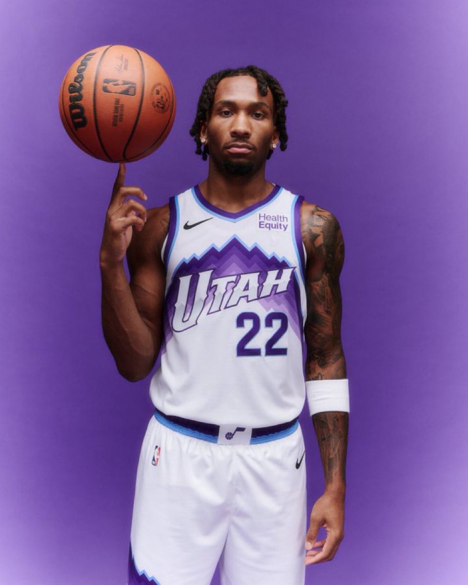 TrashTalk_fr's tweet photo. Il commence à avoir de la gueule ce projet du Jazz :

Keyonte George
Darryn Peterson
Ace Bailey
Lauri Markkanen
Jaren Jackson Jr

Collier, Sensabauh, Filipowski sur le banc.

Plein de picks, 38 millions de marge sur la Luxury Tax, toute la Mid-Level Exception...

Me Gusta🔥🥵 https://t.co/R1975KvrIR