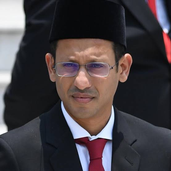 dimarsasongko98's tweet photo. Lo semua pasti udah denger: 30 Juni 2026, Nadiem Makarim divonis 10 tahun penjara sama Pengadilan Tipikor Jakpus, kasus korupsi pengadaan Chromebook, kerugian negara Rp1,56 triliun. 

Tapi sebelum lo simpulin apa-apa, gue ajak bedah utuh 5 tahun kepemimpinannya di Kemendikbudristek. 

Data dulu, opini belakangan