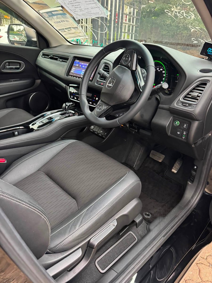 lamadmotors1's tweet photo. 2019 HONDA VEZEL HYBRID
KES 2.68M neg
1500cc Hybrid,Half Leather Interior,Cruise Control,Paddle Shifters, Lane Assist,Traction Control,Heated Seats
Up to 80% Financing Available,Trade-ins Accepted
📞 0769 900 901 | 0715 900 901
📍Ridgeways Road,Off Kiambu Road
#FreshImport https://t.co/NwOdF8lDt2