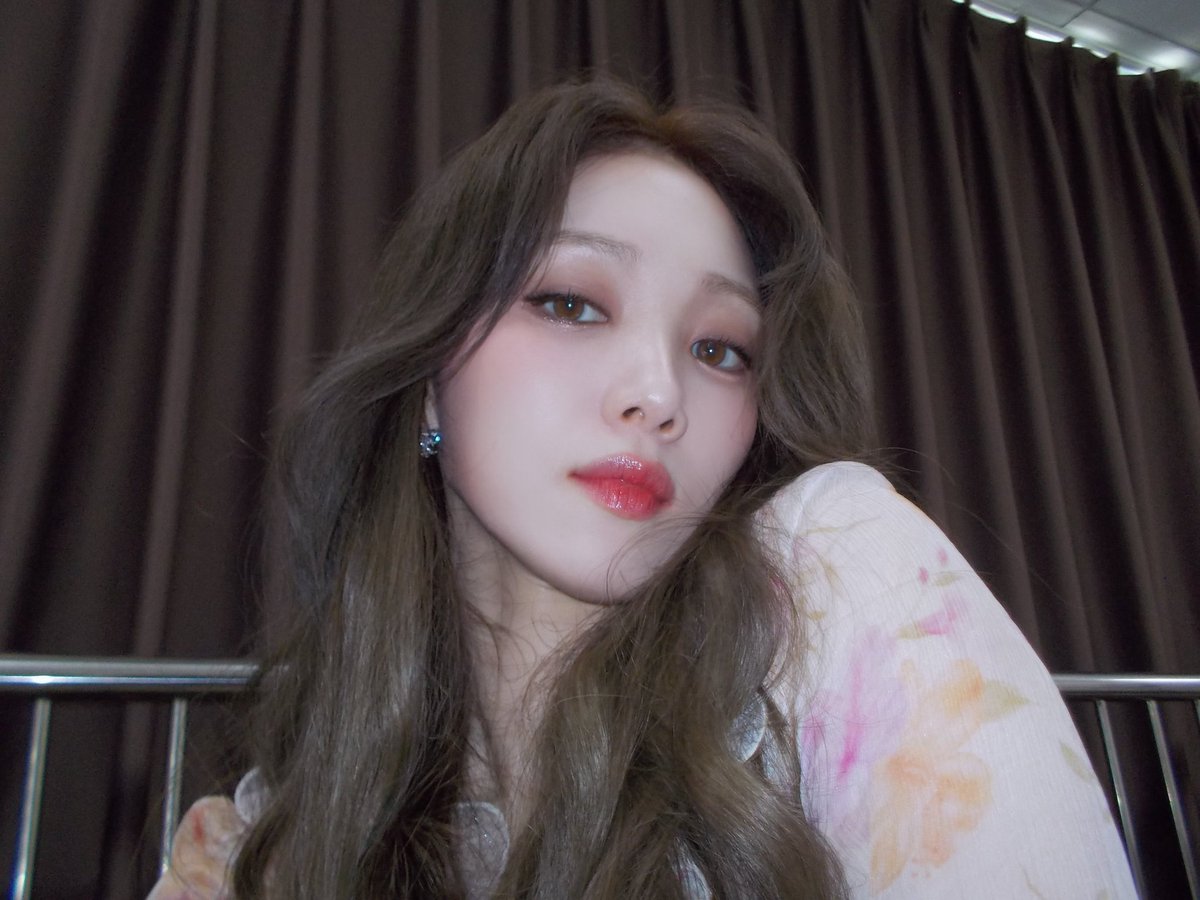 Lskrad99's tweet photo. Bibleee my Queen 😌👑✨
Grace in her walk, power in her silence, and a whole kingdom in her presence 💫
Not just pretty—divinely chosen 🤍🔥
#이성경 #LeeSungKyung #LeeSungKyoung https://t.co/1faSQ9vfZ7