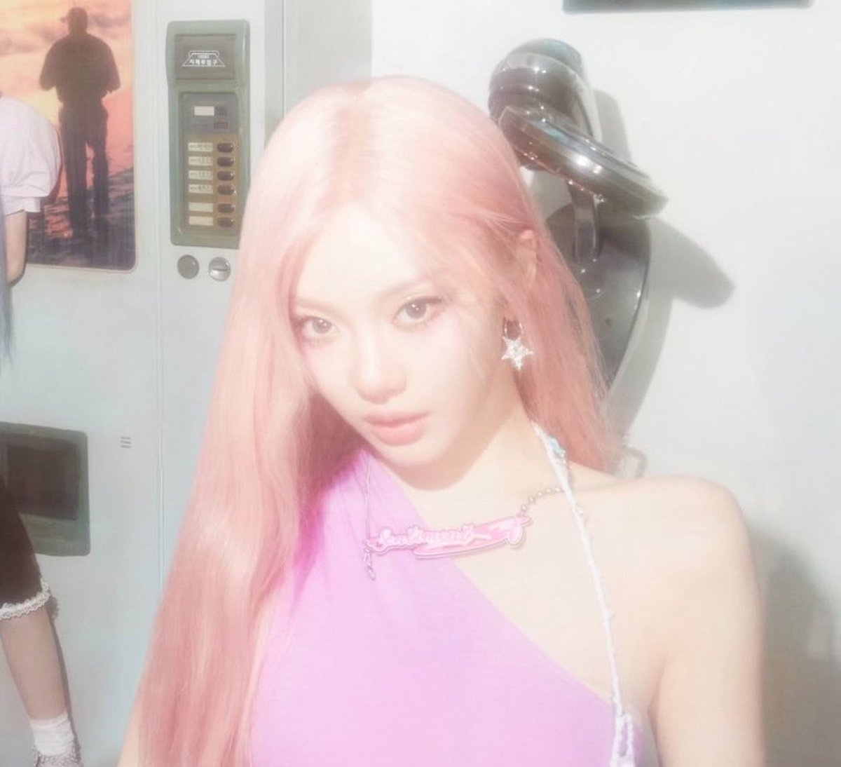 godsfavjongin's tweet photo. angels have pink hair https://t.co/rdw1yK3mZd