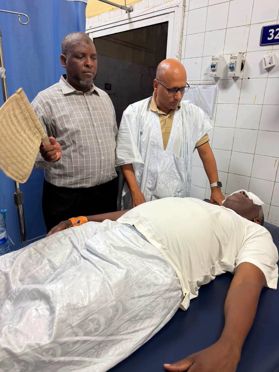 aboubacry12's tweet photo. 🇲🇷 Devant le tribunal de Nouakchott-Ouest, le leader de l'opposition Biram Dah a été blessé alors qu'il apportait son soutien aux députées Mariam Cheikh et Ghamou Achour convoquées devant la justice.  #Mauritanie #Nouakchott https://t.co/WUmcZsHAtS