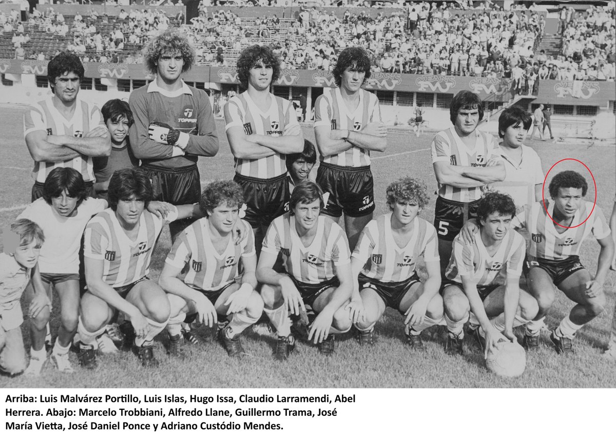 AtlantaRetro2's tweet photo. ‼️Adriano Custódio Mendes, nacido en 🇨🇻 #CaboVerde, enfrentó 7⃣ veces a #Atlanta entre 1984 y 1993, jugando para 3 equipos: #EstudiantesLP (3), #SanMartínTuc (2) y #Chacarita (2). 

✔️ 1984: 1-2 #EstudiantesLP L. Hizo un gol (📸).
✔️ 1984: 0-2 #EstudiantesLP V.
𝗦𝗜𝗚𝗨𝗘 👉👉👉 https://t.co/YdfcVOBgp3
