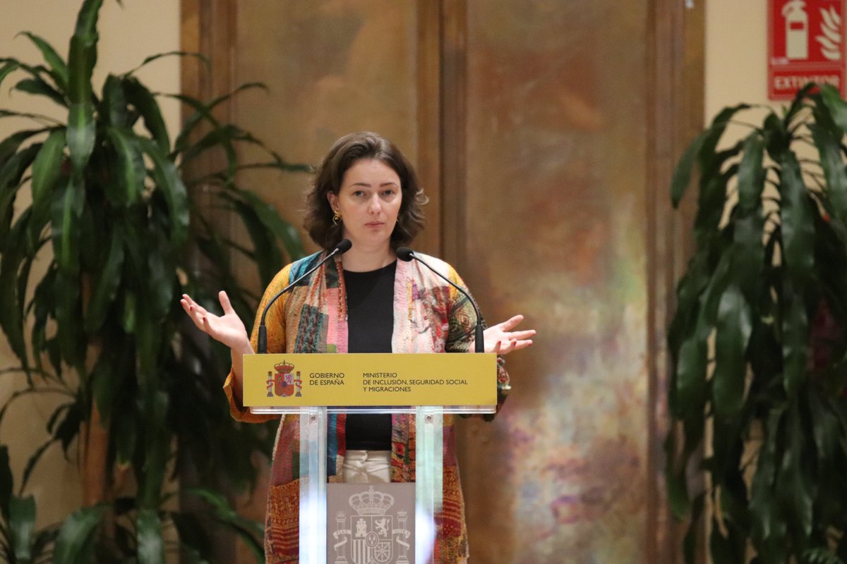 SEstadoMigr's tweet photo. @IOMspain @PiliCancela 🔷Ana Dodevska, de Migración Laboral e Inclusión Social #OIM, ha puesto en valor la iniciativa de 'Trayectorias' como reflejo del compromiso y voluntad de comprender mejor la migración joven española. Una mirada profunda de la realidad de +800.000 jóvenes que viven en el exterior https://t.co/kUTVHKtV7X