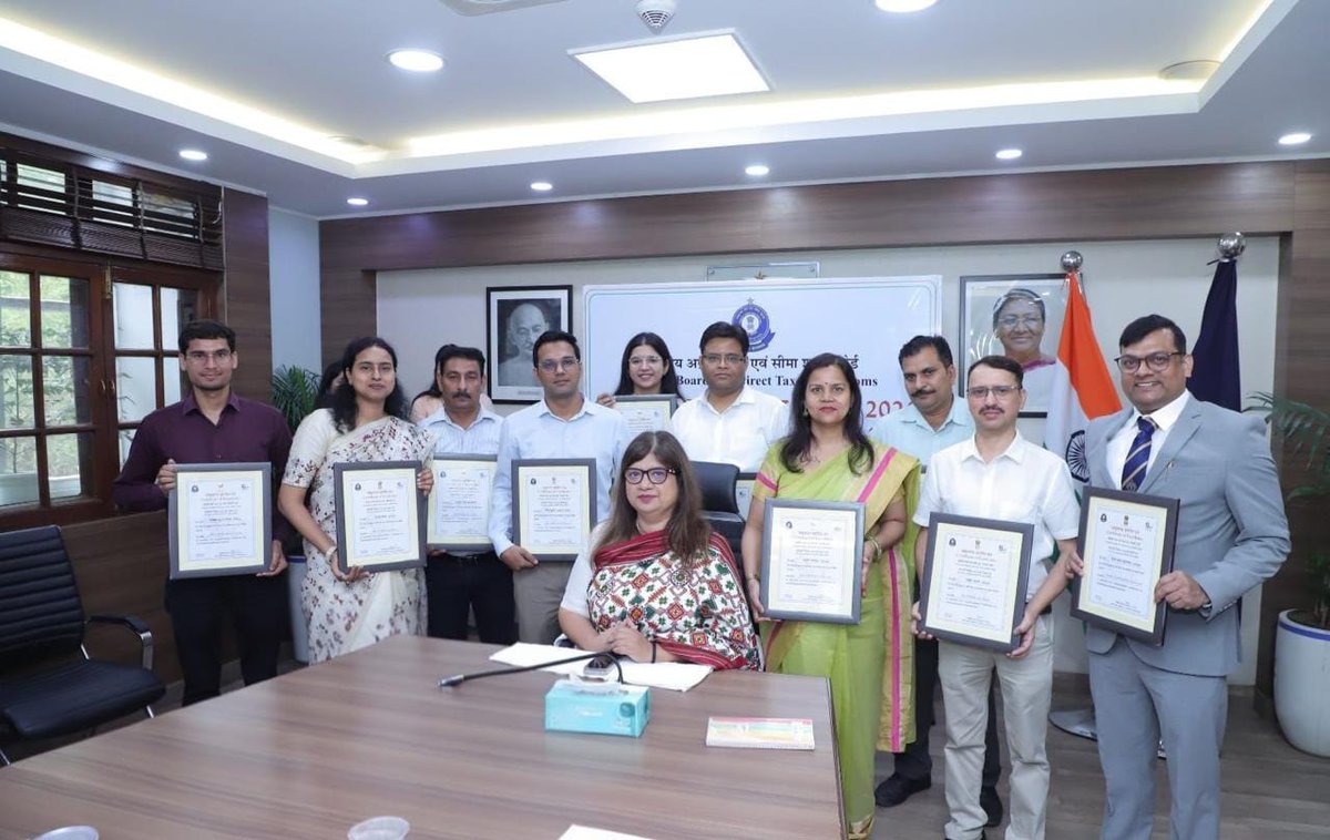 CGSTDelhiEast's tweet photo. CGST Delhi Zone observed “GST Pakhwada” from 16th to 30th June, which culminated today with the celebration of 9th GST Day. This year's national theme is “सुगम कर व्यवस्था, सशक्त भारत”. At the event the  Pr. Chief Commissioner, felicitated 10 outstanding officers of CGST Delhi Zone for exhibiting excellence in service. The zone reaffirmed its commitment to a transparent, taxpayer-friendly ecosystem.
#GSTDay #9YearsOfGST #TaxpayerFacilitation #CGSTDelhiEast #CBIC @cbic_india @cgstdelhizone