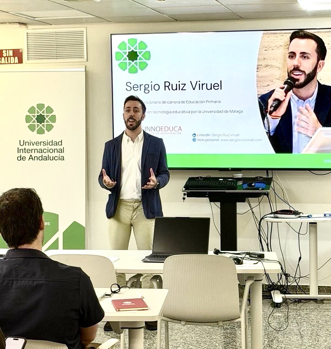 srviruel's tweet photo. [#EdTech] Ha sido un honor participar un año más en el Curso de Verano de la Universidad Internacional de Andalucía (@UNIAuniversidad).

➤ He compartido los hallazgos recogidos desde Innoeduca (@InnoEducaUMA) y proyectos de ABP-IA.
➤ El ABP-IA, un nuevo modelo de aprendizaje. https://t.co/vkYXywgdqf