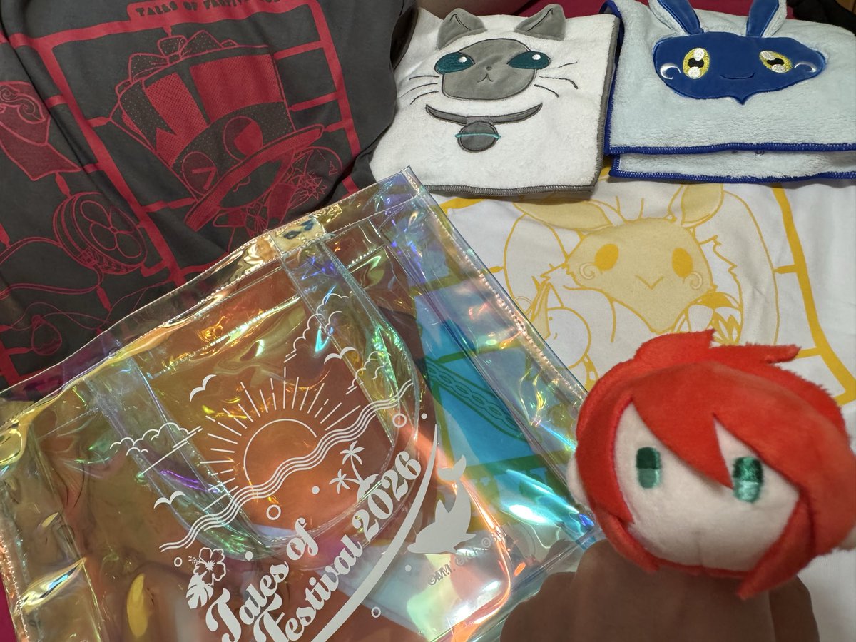 aicamptree's tweet photo. テイフェス用の痛バ！

ベルセリア10周年お祝いにベルベットで行きます🔥❤️✨拙い字だけど愛だけ込めて(*´◒`*)

あと、海テーマに浮かれまくってるのでリゾートスタイルの推しぬいちゃん達も連れて行きます🌺🏖️🏄🌊

事前物販のトートも今回は使わないかもだけどほんとにかわいい🥰ルークのぬいリングもかわいいからこれつけて叫ぶ🥰Tシャツかわいい部屋で着る🥰タオルかわいい💓クィッキーの耳が垂れる🤣笑
荷物詰めていくぞ〜！！🌈
