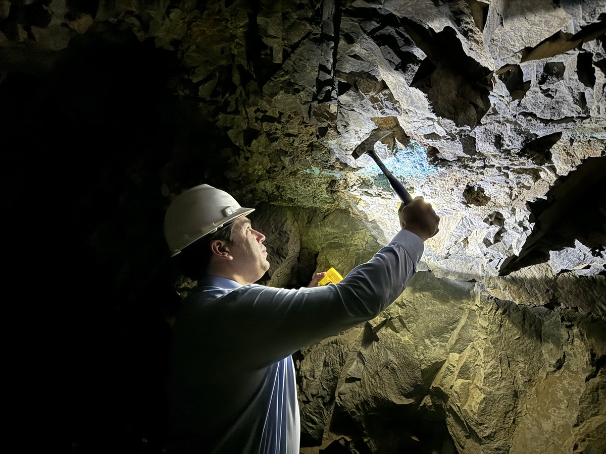 PepeBlavi's tweet photo. What a great thing to go deep inside a mine, it blows your mind every time! 
Here a copper cobalt one, we were evaluating to take on and develop in Central Chile.

#mine #cobalt #copper #energymetals #energy #miningenergy https://t.co/bCWrrpoo96