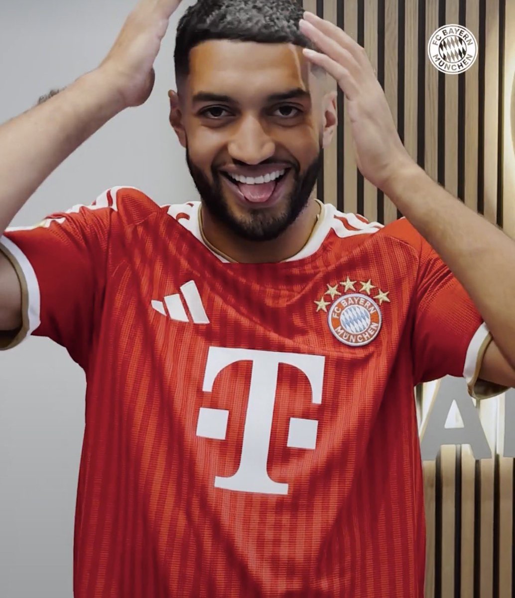 _BeFootball's tweet photo. 🚨🚨💣 OFFICIEL ! ISMAËL SAIBARI 🇲🇦 (𝟮𝟬𝟬𝟭) QUITTE LE PSV ET REJOINT LE BAYERN MUNICH !!!!!! ❤️🤍

Nouvelle étape majeure dans la carrière du Marocain. 💎 

𝗠𝗢𝗡𝗧𝗔𝗡𝗧 : 55 M€ + 5 de bonus. 💰 https://t.co/JFkKyT5Eks