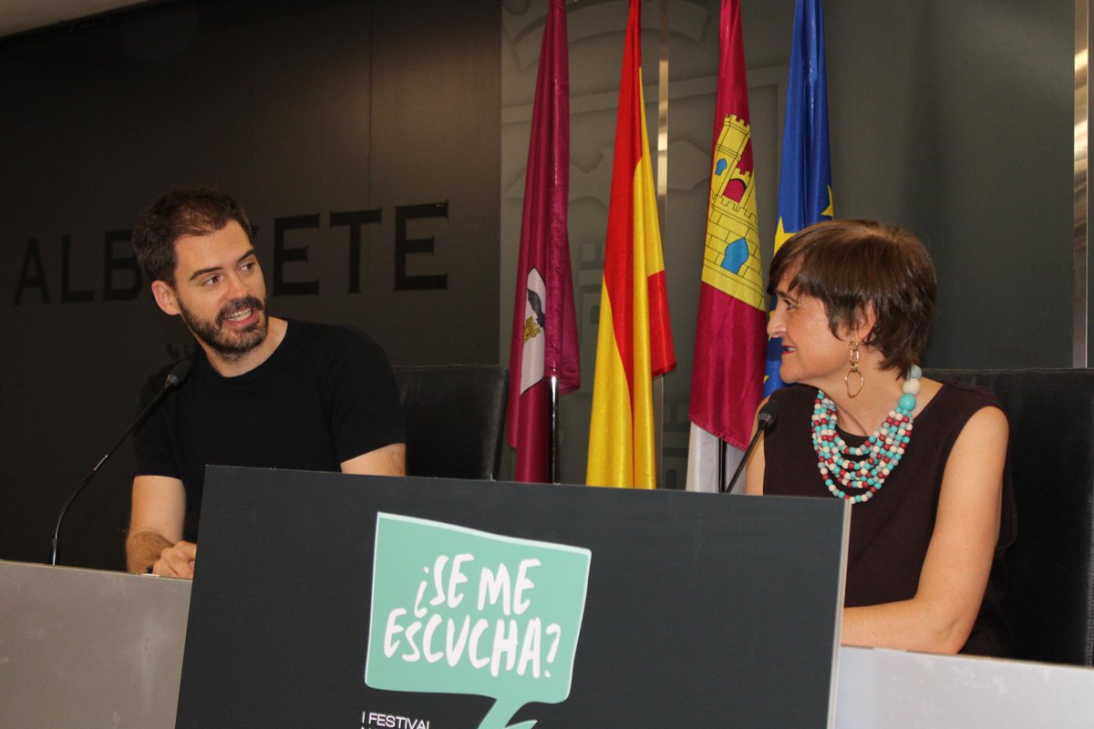 yeswecast's tweet photo. ¡Planazo para el 7 de noviembre! Os esperamos en "¿Se me escucha?", el primer festival nacional de podcast de Albacete. Hoy hemos presentado el evento junto a Elena Serrallé, concejal de Cultura, y Javier Sánchez de @nutecoweb, codirector del festival junto a @izuzquiza https://t.co/sm3Gg4HRNL