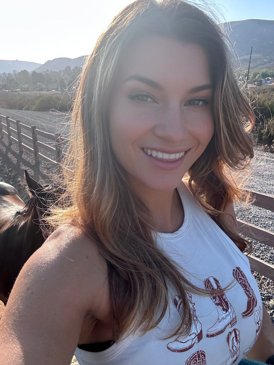 SavannahRyan97's tweet photo. can you love this smile? 🤍 https://t.co/zfYIjk0S5T